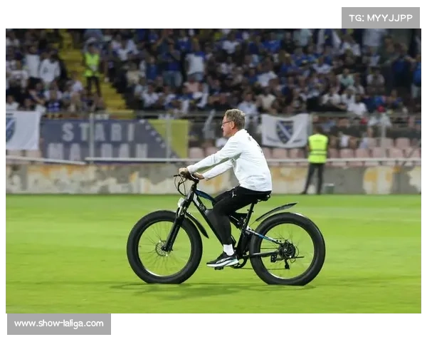 朗尼克盛赞奥地利十球大胜称球队进攻流畅展现完美团队执行力